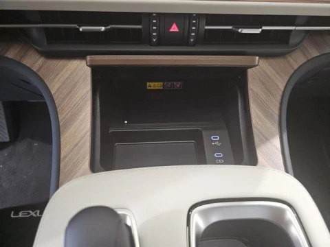 Lexus LM 350h Luxury Light Beige 6 plazas
