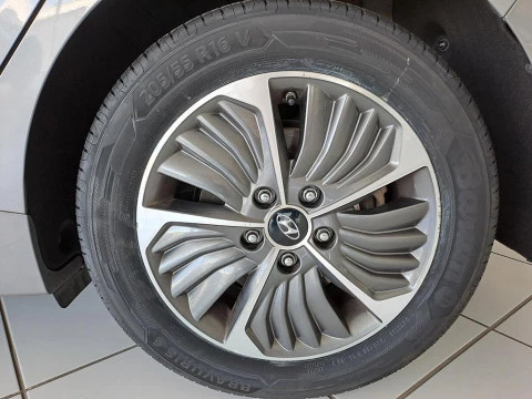 Hyundai IONIQ 1.6 GDI PHEV STYLE DCT 5P