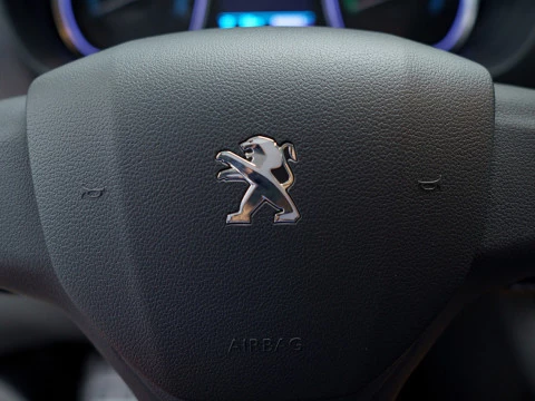 Peugeot e-Expert e-Expert 100kW Batería 50kWh Long