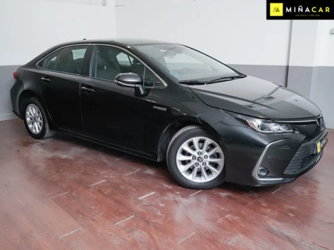 Toyota Corolla 1.8 125 Hibrido Active Tech E-CVT Sedan 90 kW (122 CV)