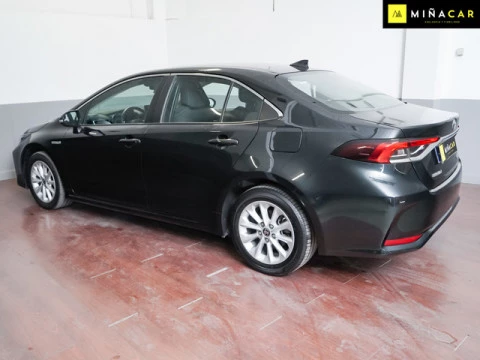 Toyota Corolla 1.8 125 Hibrido Active Tech E-CVT Sedan 90 kW (122 CV)