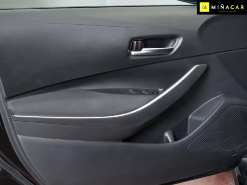 Toyota Corolla 1.8 125 Hibrido Active Tech E-CVT Sedan 90 kW (122 CV)