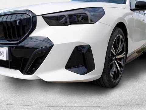 BMW i5 eDrive40