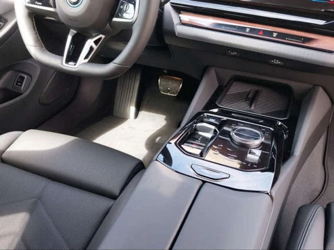 BMW i5 eDrive40