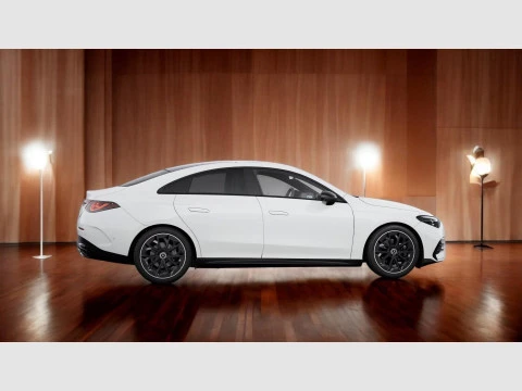 Mercedes-Benz CLA  180 con tecnologia hibrida