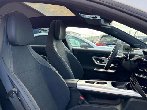 Mercedes-Benz CLA  180 con tecnologia hibrida