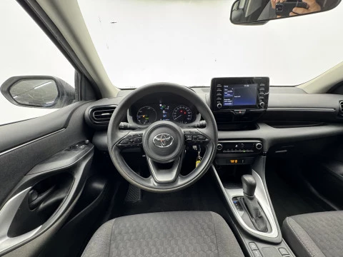 Toyota Yaris 1.5 120H Business Plus