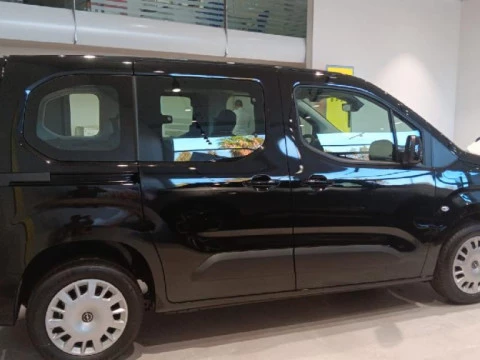 Opel Combo 1.5 TD 74KW SWB 4P Opel Combo 1.5 TD 74KW SWB 4P