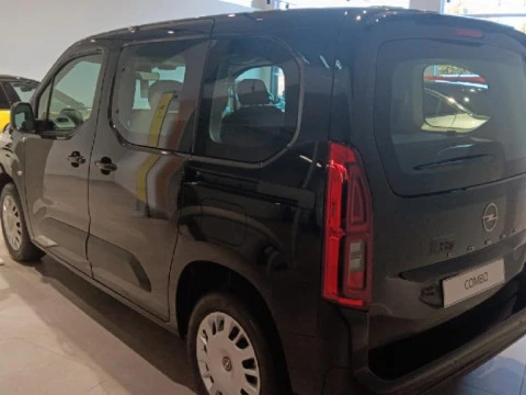 Opel Combo 1.5 TD 74KW SWB 4P Opel Combo 1.5 TD 74KW SWB 4P