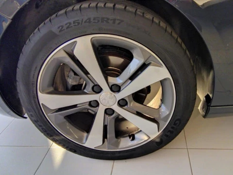 Peugeot 308 fam. 1.2 PURETECH 130 AUTO ALLURE SW 5P