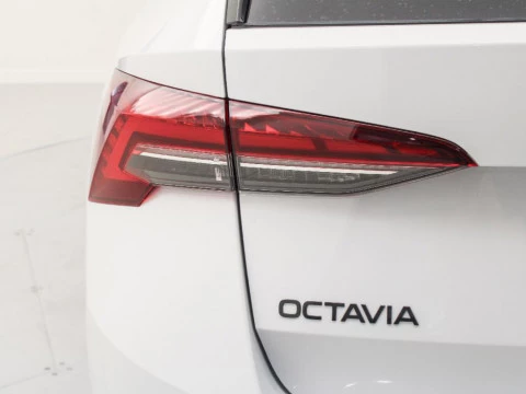 Skoda Octavia COMBI SPORTLINE 1,5 TSI M-HEV 150CV DSG