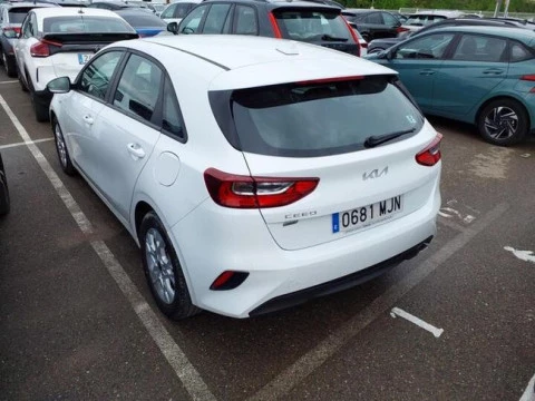 Kia Ceed 1.6 MHEV iMT 100kW (136CV) Concept