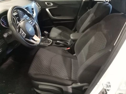 Kia Ceed 1.6 MHEV iMT 100kW (136CV) Concept