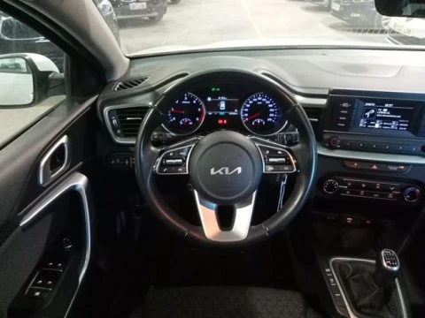 Kia Ceed 1.6 MHEV iMT 100kW (136CV) Concept