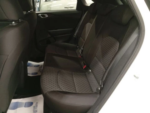Kia Ceed 1.6 MHEV iMT 100kW (136CV) Concept