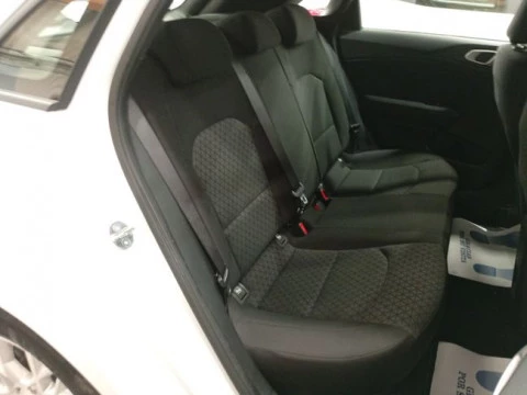 Kia Ceed 1.6 MHEV iMT 100kW (136CV) Concept