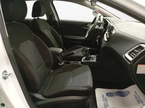 Kia Ceed 1.6 MHEV iMT 100kW (136CV) Concept