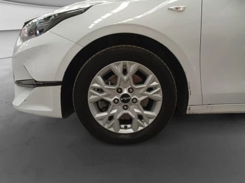 Kia Ceed 1.6 MHEV iMT 100kW (136CV) Concept