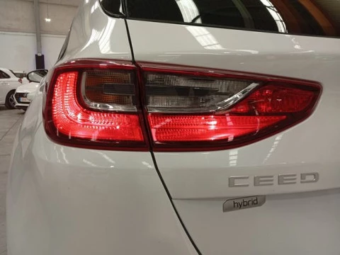 Kia Ceed 1.6 MHEV iMT 100kW (136CV) Concept