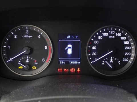 Hyundai Tucson 1.7 CRDI 115 HP BLUEDRIVE TECNO SKY 2WD 115 5P