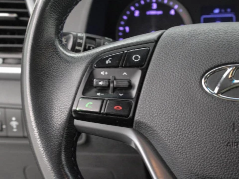 Hyundai Tucson 1.7 CRDI 115 HP BLUEDRIVE TECNO SKY 2WD 115 5P