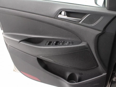 Hyundai Tucson 1.7 CRDI 115 HP BLUEDRIVE TECNO SKY 2WD 115 5P