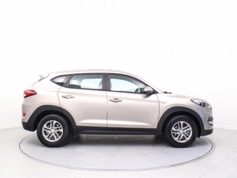 Hyundai Tucson 1.7 CRDI 115 HP BLUEDRIVE TECNO SKY 2WD 115 5P