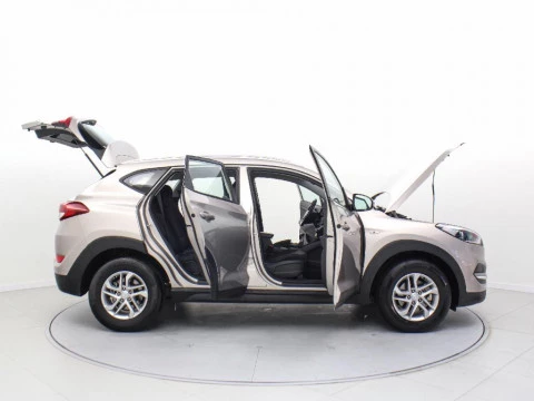 Hyundai Tucson 1.7 CRDI 115 HP BLUEDRIVE TECNO SKY 2WD 115 5P