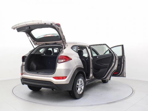Hyundai Tucson 1.7 CRDI 115 HP BLUEDRIVE TECNO SKY 2WD 115 5P