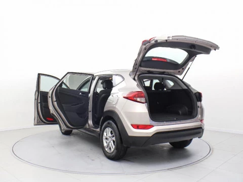 Hyundai Tucson 1.7 CRDI 115 HP BLUEDRIVE TECNO SKY 2WD 115 5P