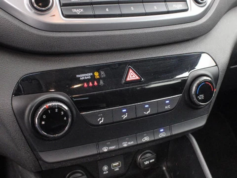 Hyundai Tucson 1.7 CRDI 115 HP BLUEDRIVE TECNO SKY 2WD 115 5P