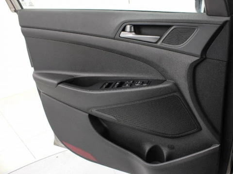 Hyundai Tucson 1.7 CRDI 115 HP BLUEDRIVE TECNO SKY 2WD 115 5P