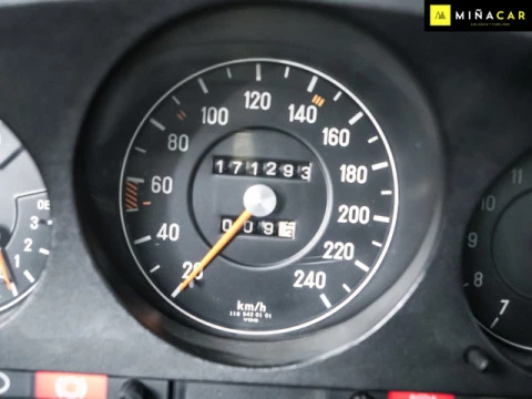 Mercedes-Benz Clase S 280SE L6 12V 136 kW (185 CV)