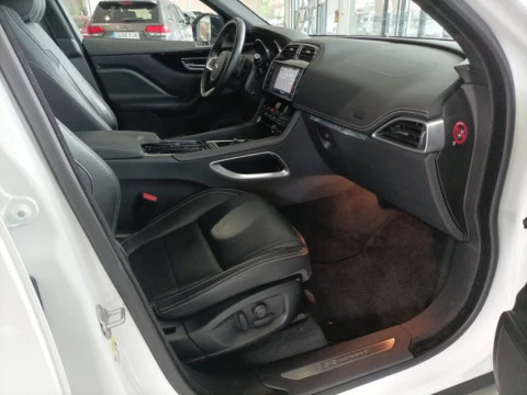 Jaguar F-Pace 2.0L i4D AWD Automático R-Sport
