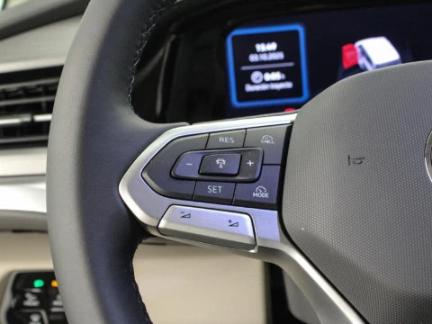 Volkswagen Multivan 1.5 EHYBRID PHEV DSG 4WD 245 5P 7 Plazas