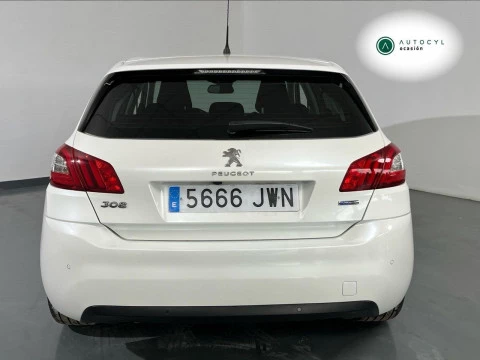 Peugeot 308 5p Allure 1.2 PureTech 96KW (130CV) S&S