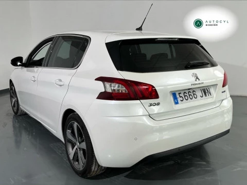 Peugeot 308 5p Allure 1.2 PureTech 96KW (130CV) S&S