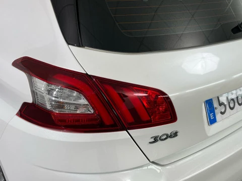 Peugeot 308 5p Allure 1.2 PureTech 96KW (130CV) S&S