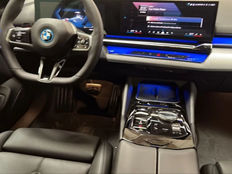 BMW i5 eDrive40