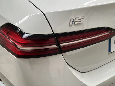 BMW i5 eDrive40