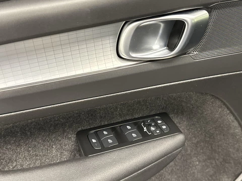 Volvo XC40 B3 G Momentum Pro Auto 120 kW (163 CV)