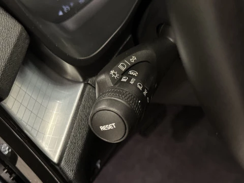 Volvo XC40 B3 G Momentum Pro Auto 120 kW (163 CV)