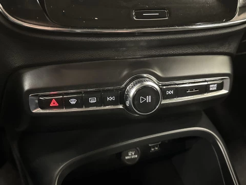 Volvo XC40 B3 G Momentum Pro Auto 120 kW (163 CV)