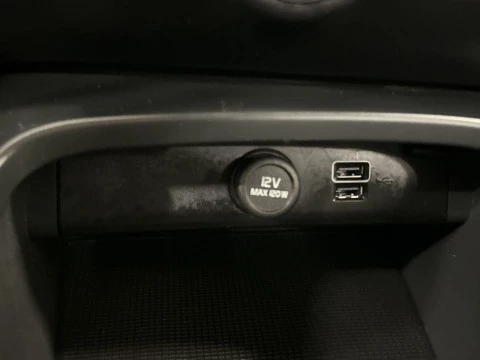 Volvo XC40 B3 G Momentum Pro Auto 120 kW (163 CV)