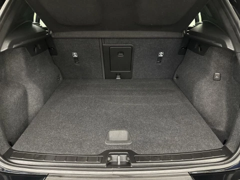 Volvo XC40 B3 G Momentum Pro Auto 120 kW (163 CV)