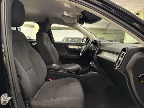 Volvo XC40 B3 G Momentum Pro Auto 120 kW (163 CV)