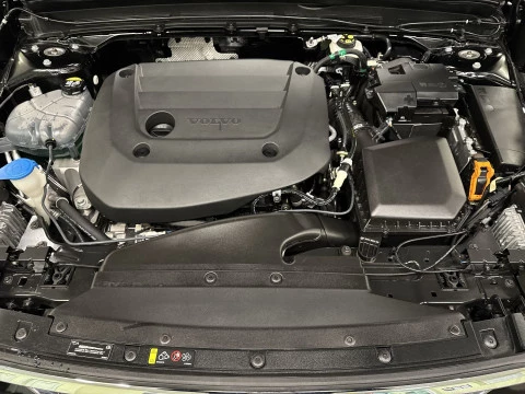 Volvo XC40 B3 G Momentum Pro Auto 120 kW (163 CV)