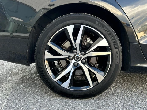 Volvo V60 2.0 B4 P PLUS DARK AUTO 197 5P