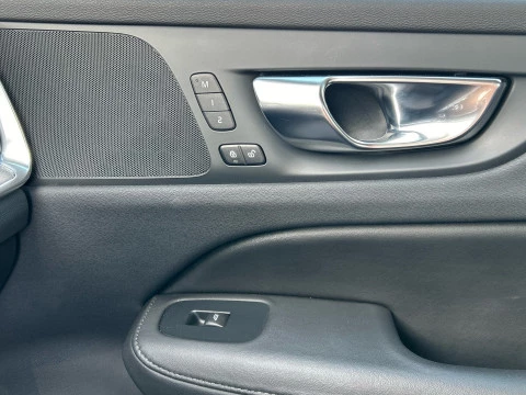 Volvo V60 2.0 B4 P PLUS DARK AUTO 197 5P