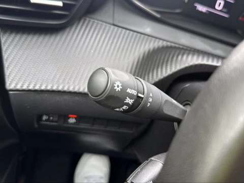 Peugeot 208 PureTech 100 Allure 75 kW (100 CV)